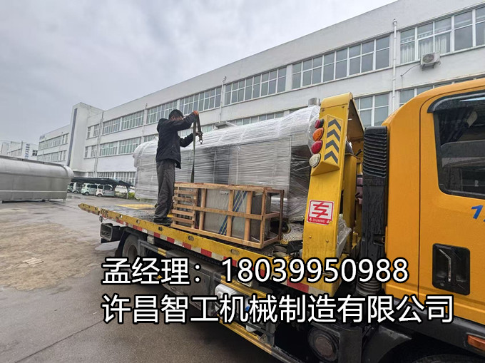4月8日，許昌智工為安徽客戶定制的4米全自動電磁炒貨流水線